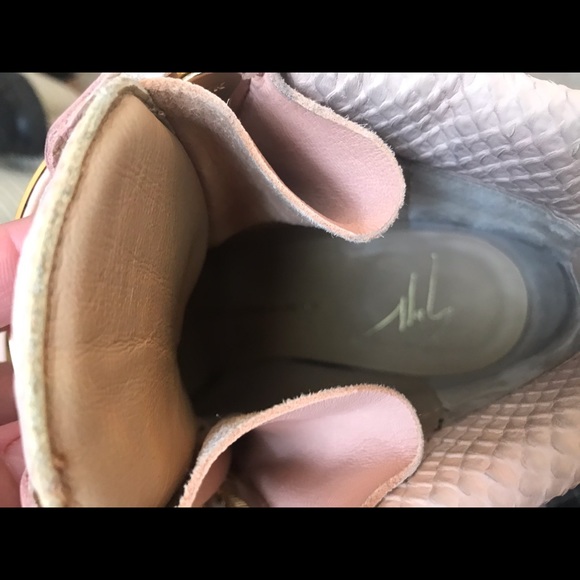 💞 Light pink & Gold G’s 💞 - Picture 5 of 8